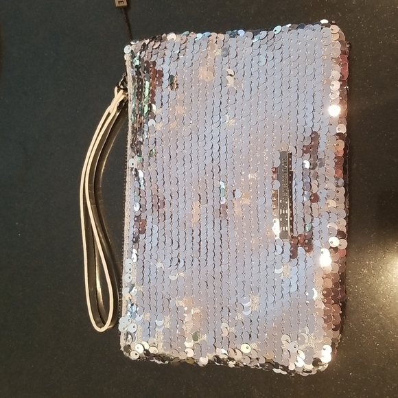 💕BCBGERATION💕 Sequin Wristlet Clutch ~ Gunmetal Silver NWT - Picture 1 of 8